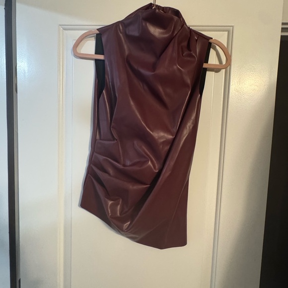Chic Maroon Sleeveless Tank Top - Picture 1 of 2